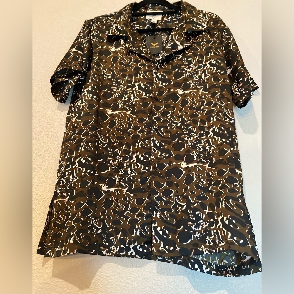 Sacred Hawk~NWT~Men’s Soft Lightweight Abstract Button Down Collar Shirt~Size M